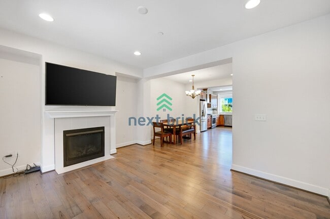 Building Photo - 3 BED & 3 BATH CONDO FOR RENT