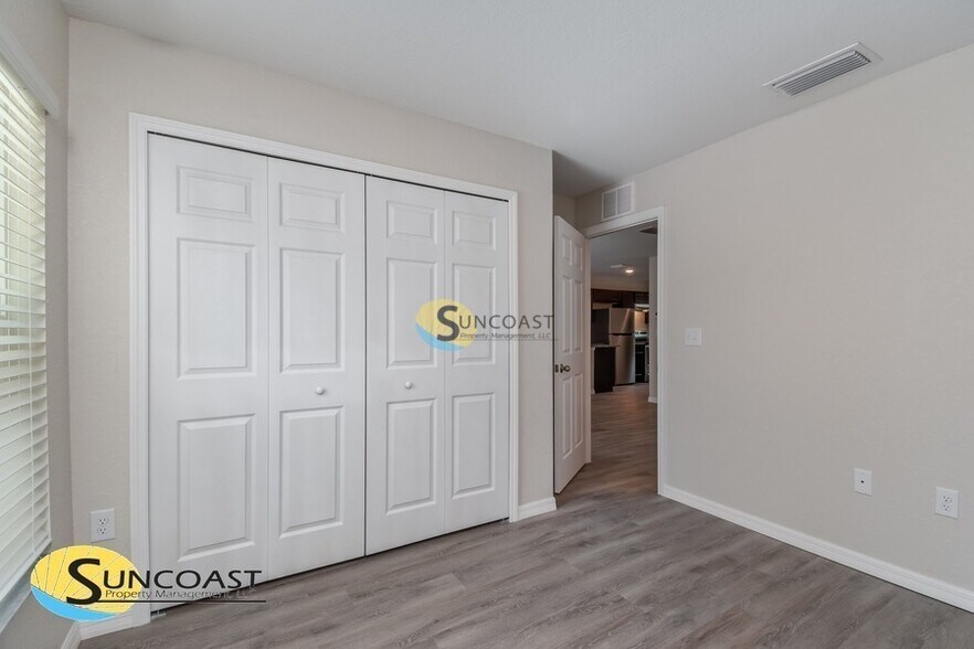 Building Photo - 9337 N Mendoza Way