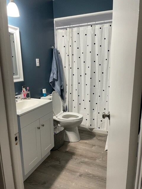 Bathroom - 1205 Hutton St