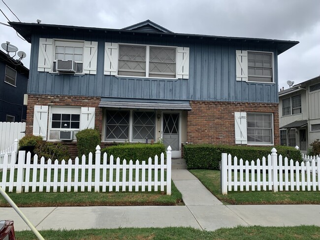 Building Photo - 13509 Moorpark St