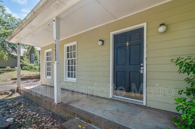 Building Photo - 10800 Whittersham Dr
