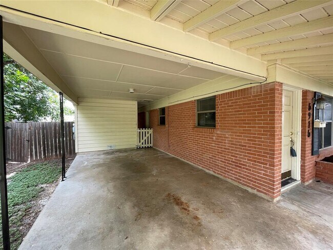 Building Photo - 5915 Sunshine Dr