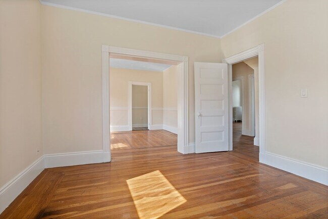 Building Photo - 327 Ashmont St