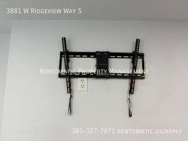 Building Photo - 3881 Ridgeview Way