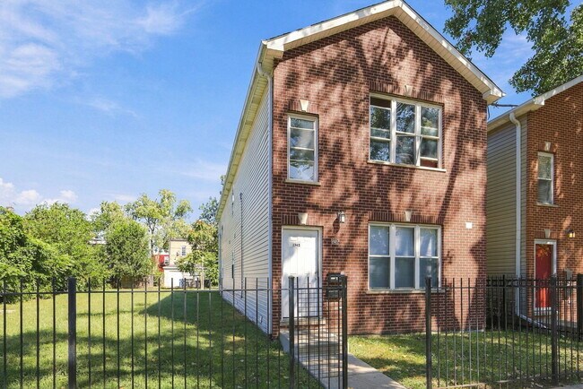 Building Photo - 1342 E 73rd St