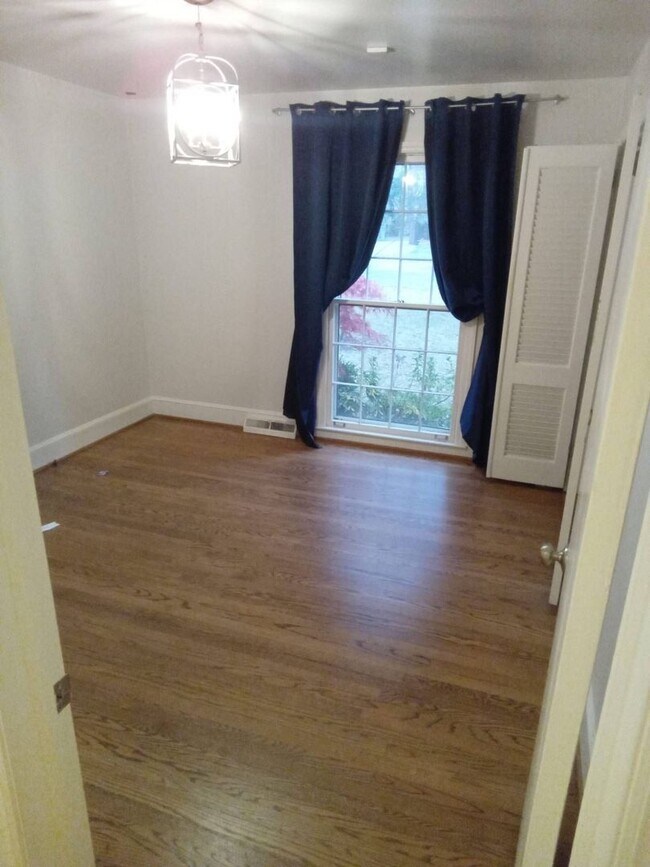 Building Photo - Beautiful Ranch Home in South Park!
