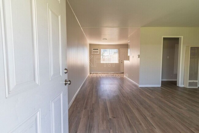 Primary Photo - 10400 Lower Sacramento Rd