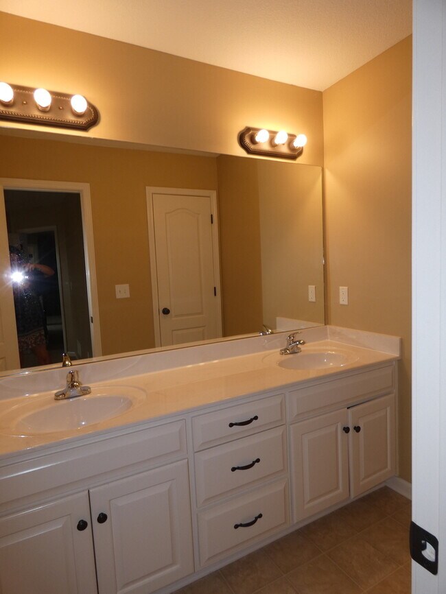 Building Photo - Beautifully Updated Home in Staley Area!