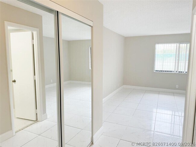 Building Photo - 2788 Tennis Club Dr