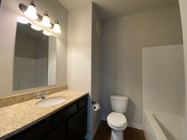 Building Photo - $1,550 | 1 Bedroom, 1 Bathroom Condo | Ava...