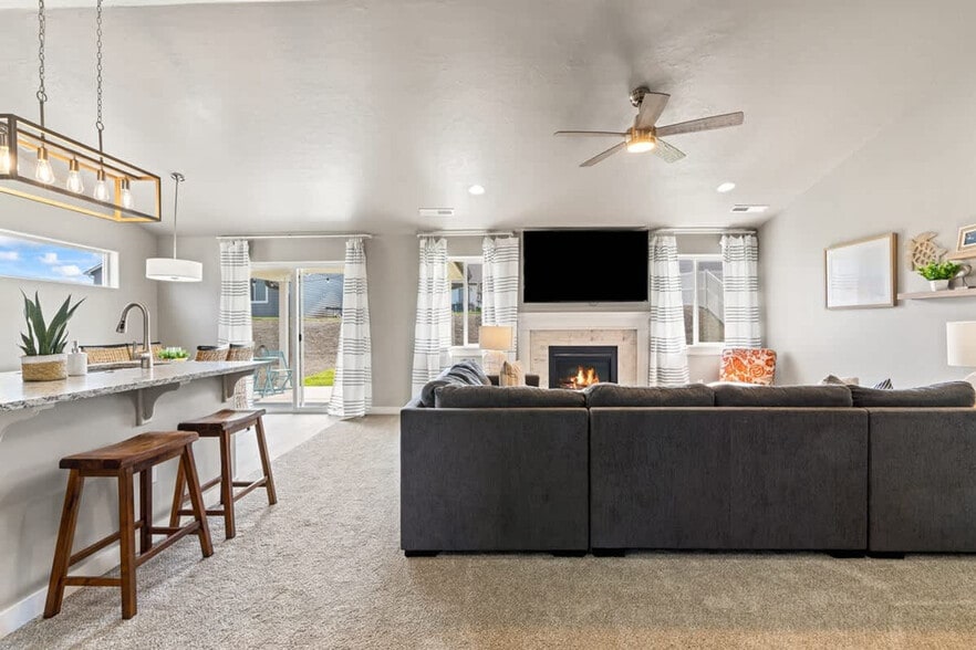 Building Photo - 16730 Suffolk Ave