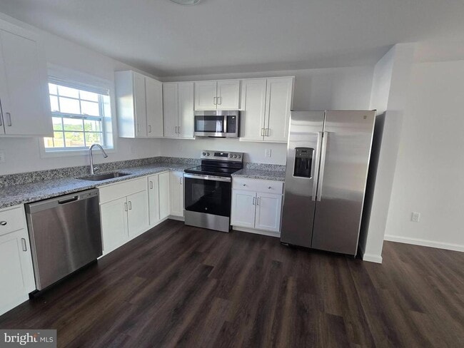 Building Photo - 14 Snowdrop Ct