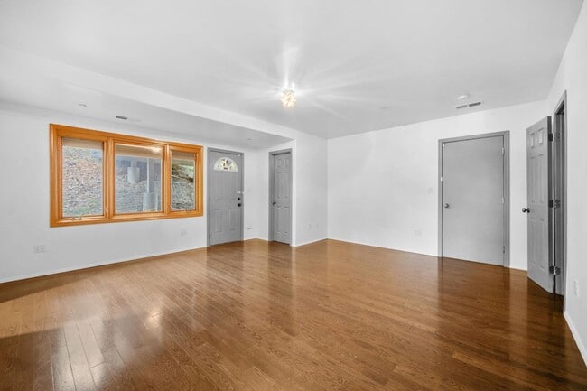 Building Photo - 15 Anson Rd