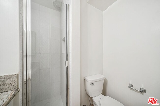 Building Photo - 7548 Hampton Ave