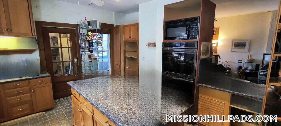 Building Photo - 67 Hillside St