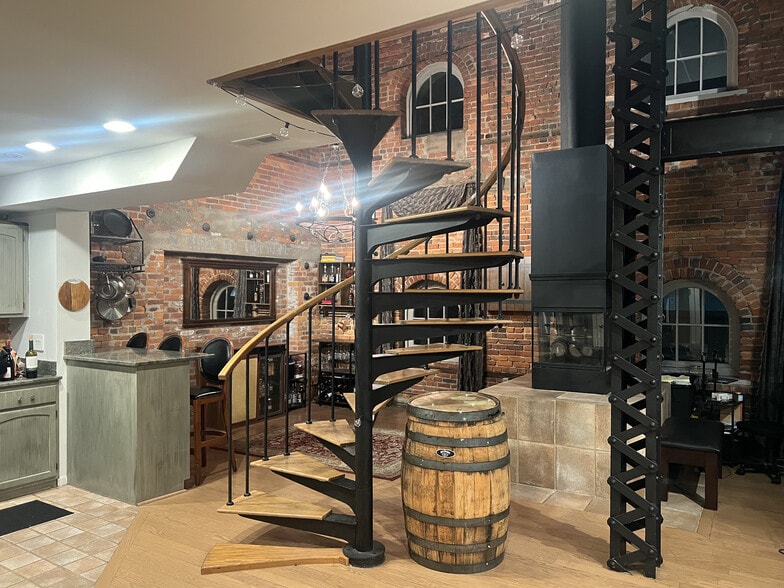 Building Photo - 51 W Blenkner St