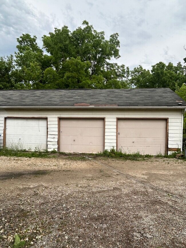 Building Photo - 37256 IL-83