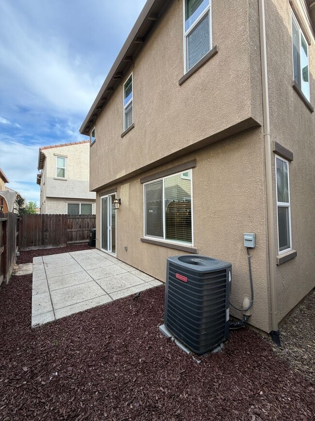 Building Photo - 3 bedroom | 2.5 bathroom | Single family home in North Natomas
