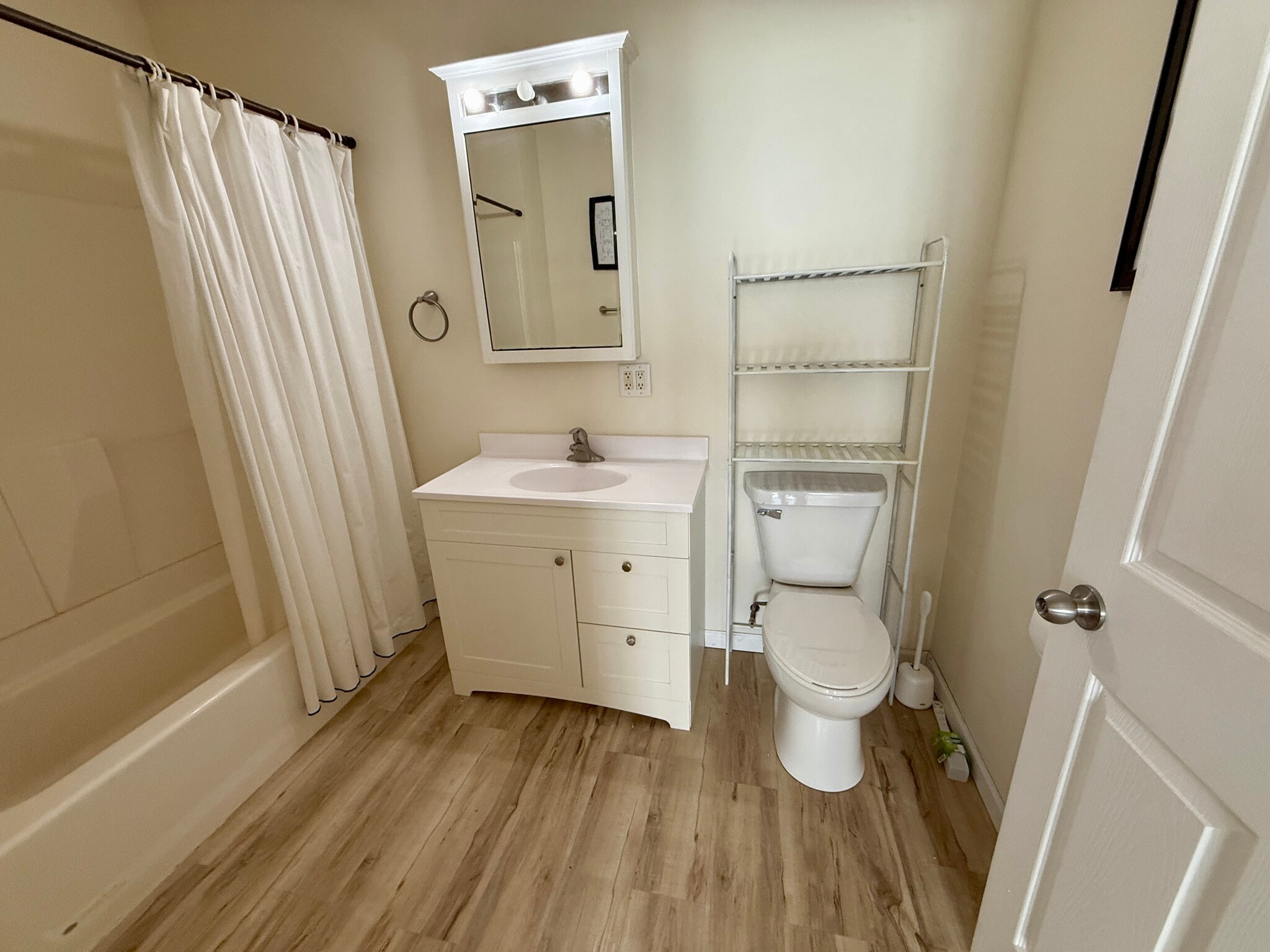 Building Photo - 7215 University Ave