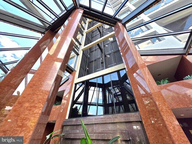 Building Photo - 1530 Key Blvd