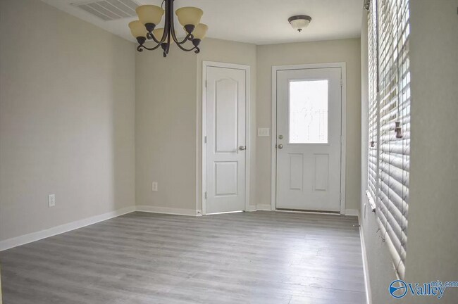 Building Photo - 208 Farmington Dr