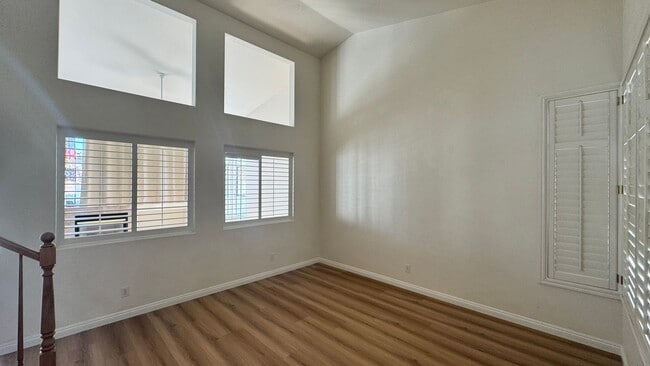 Building Photo - Summerlin 4 bedroom 3 car garage