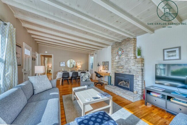 Building Photo - Charming Furnished Two Bedroom Cottage in Carmel-by-the-Sea