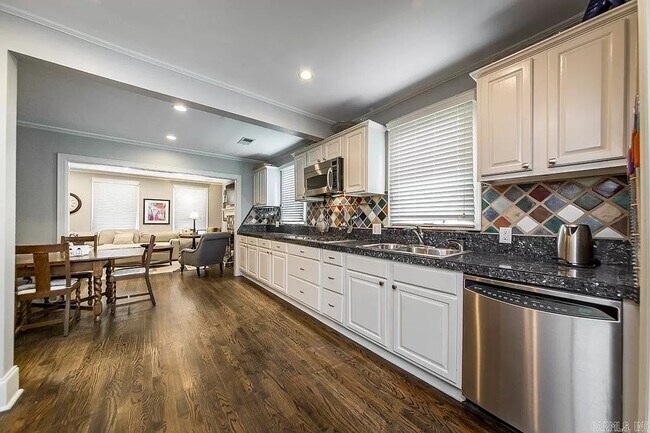 Building Photo - 1717 N University Ave