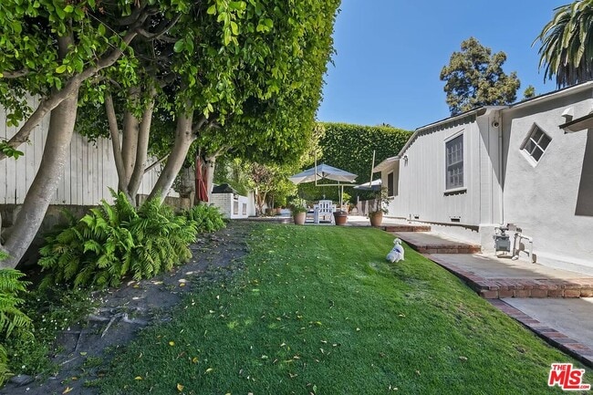 Building Photo - 111 S Glenroy Ave