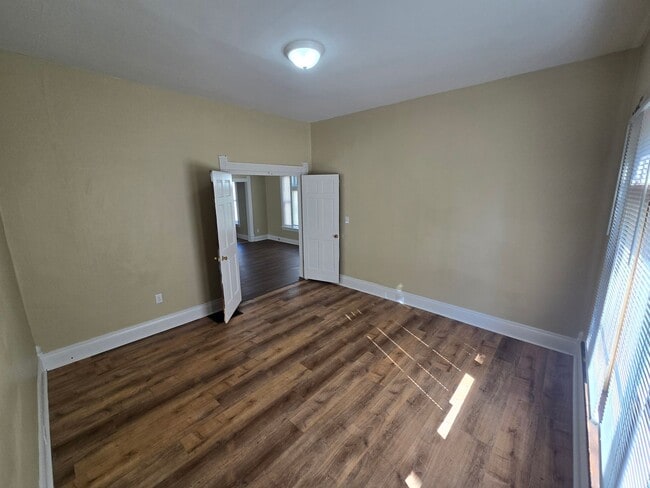 Building Photo - 2 Bedroom