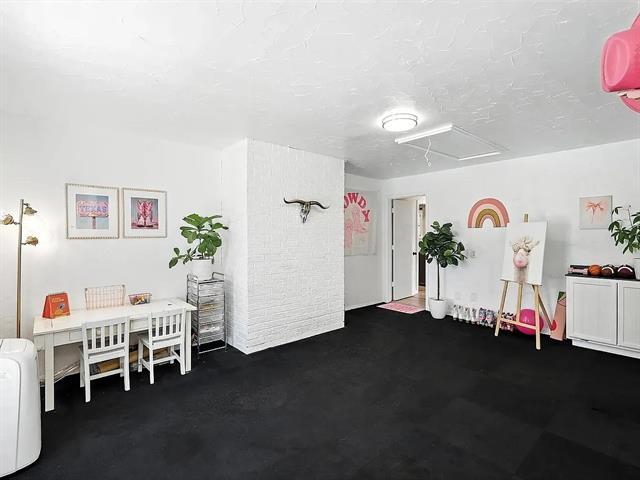 Building Photo - 16485 Red Wood Cir N