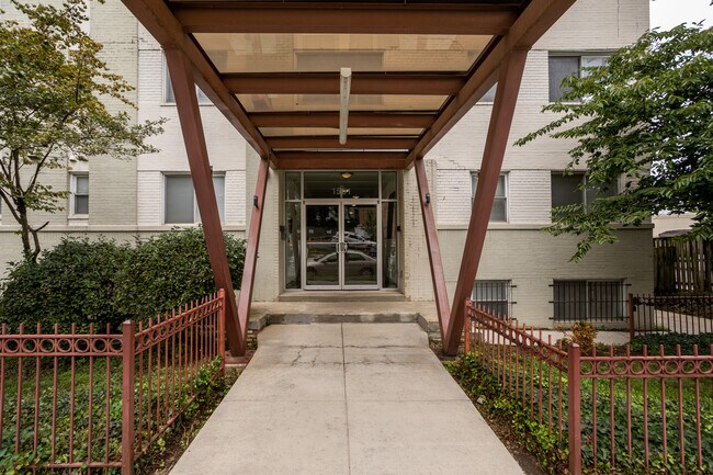 Building Photo - 1501 27th St SE