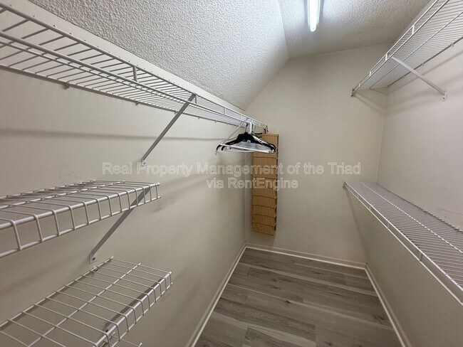 Building Photo - 1805 Lois Ct