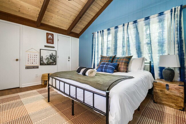 Building Photo - 2964 Hopkins Dr