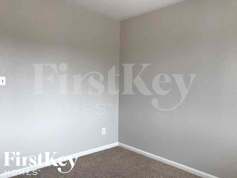 Building Photo - 8707 N 41st Ave