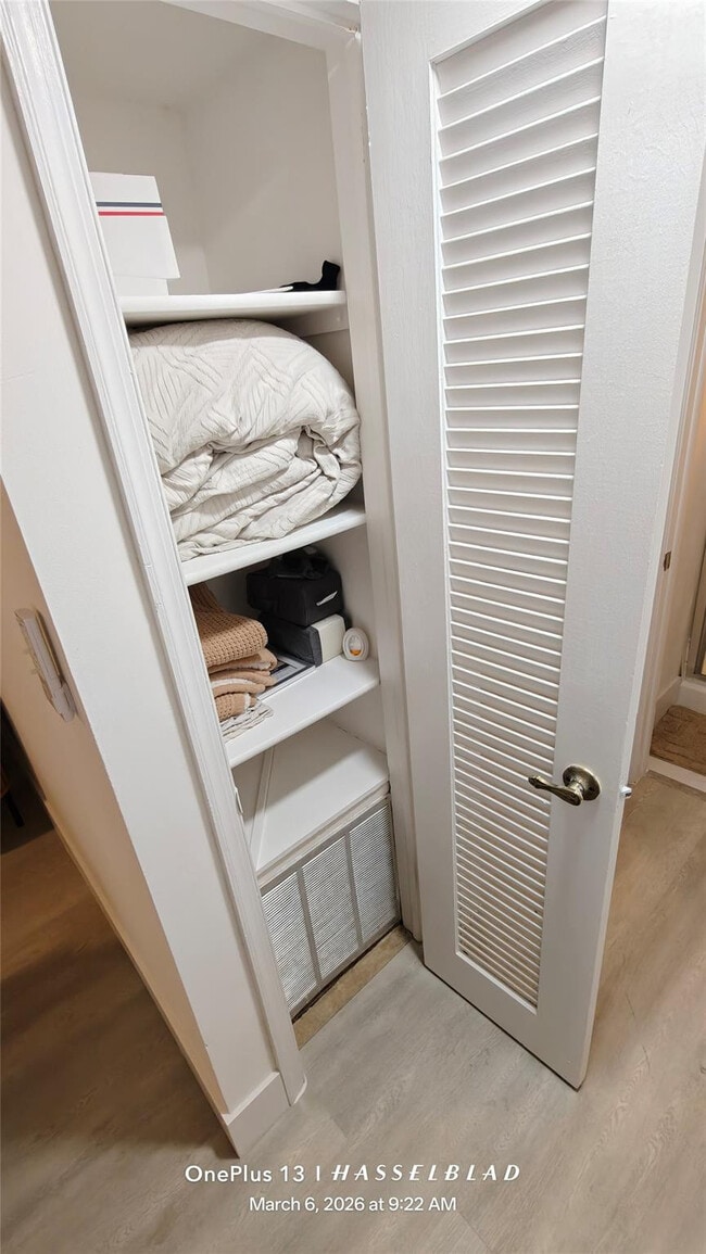 Building Photo - 555 SE 8th St