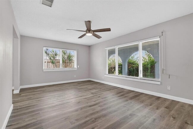 Building Photo - 5630 Venetian Blvd NE