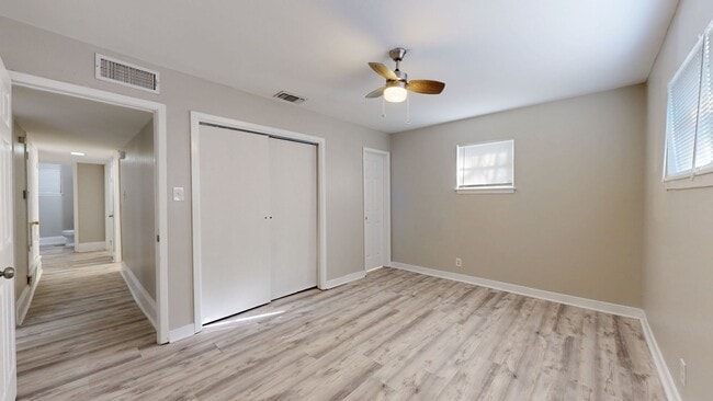 Building Photo - $1,175 + 2 WEEKS FREE RENT!!!!