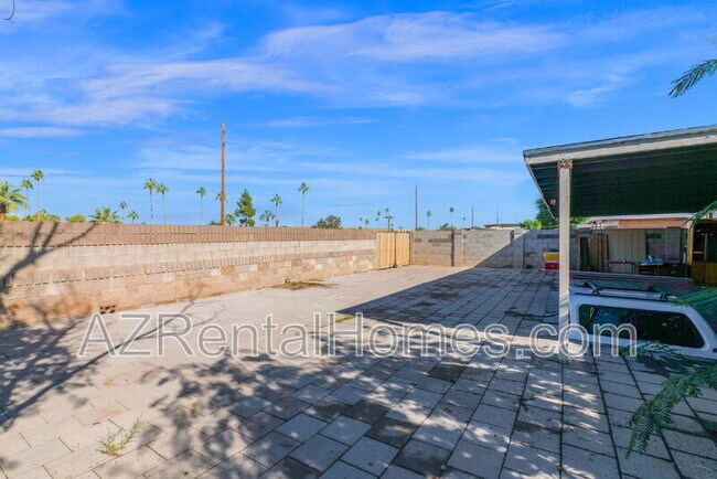 Building Photo - 2210 W Hermosa Dr