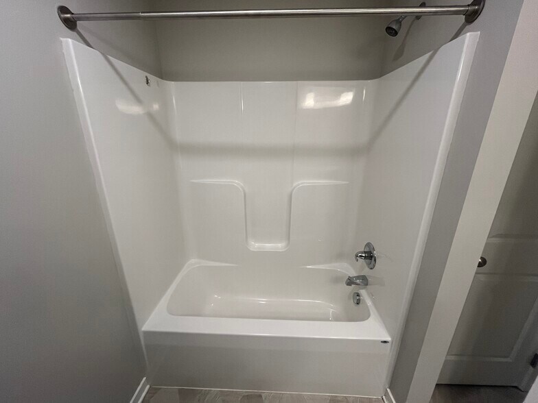 Building Photo - 3865 Elm Ridge Dr