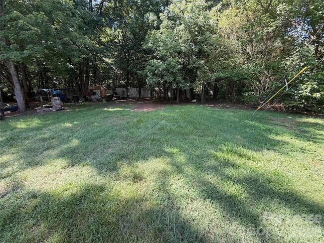 Building Photo - 2621 E Greenbriar Rd