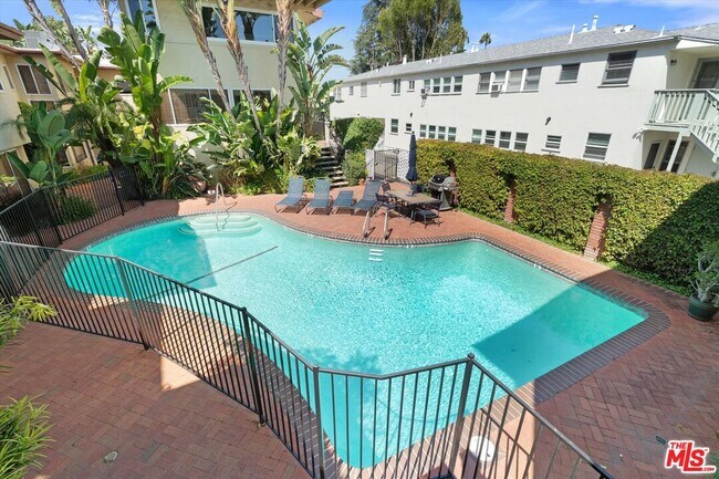 Building Photo - 14934 Dickens St