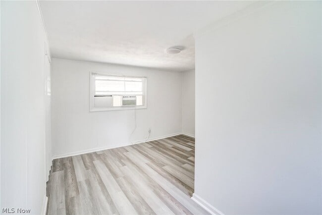 Building Photo - 13117 Wilton Ave
