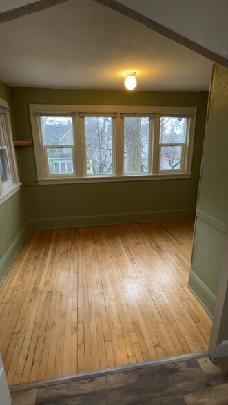Dining room - 1027 43rd Ave N