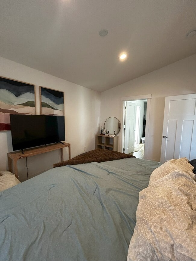 Building Photo - 51772 Mountain Pne St