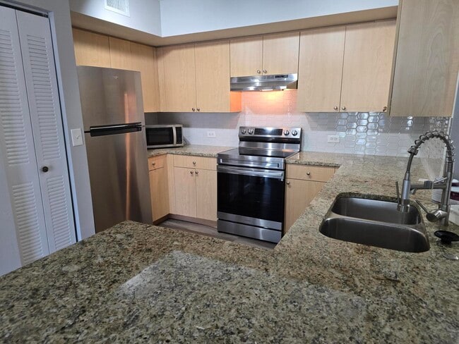 Building Photo - 701 Villa Cir