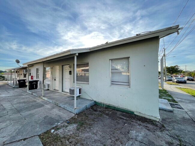 Building Photo - 908 14th St