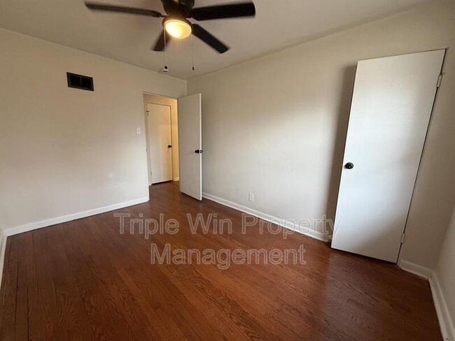 Building Photo - 30 Rolling Hills Dr