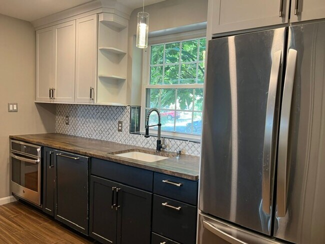 Building Photo - 209 Burgess Ave