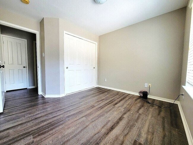 Building Photo - 77 Woodlily Pl